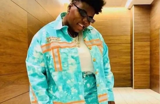 Teni Giveaway to a fan