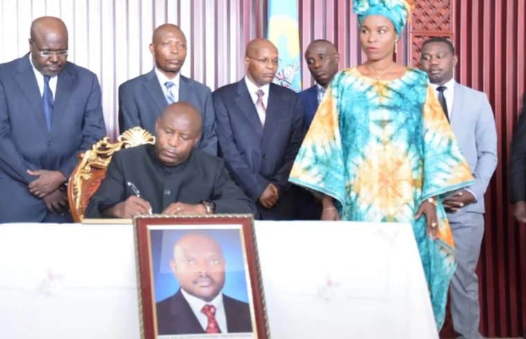 Burundi’s president-elect Evariste Ndayishimiye signs Nkurunziza condolence book