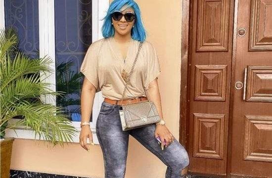 Lilian Esoro flaunts new blue hair, says she is serving a high degree of hotness