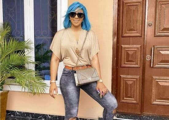 Lilian Esoro flaunts new blue hair, says she is serving a high degree of hotness