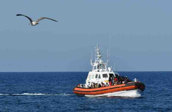 A boat sinks off the coast of Tunisia,killing 43 people