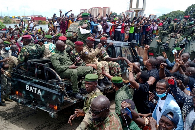 residents cheer on army soldiers after uprising that led to toppling of president alpha conde in guinea