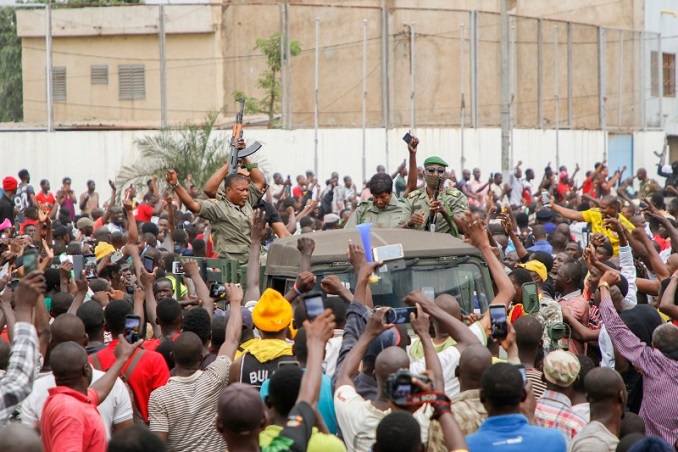 leaders from mali joined tens of thousands of people in an anti sanctions rally (2)