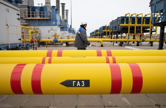 italy seeks out algeria for more gas supplies
