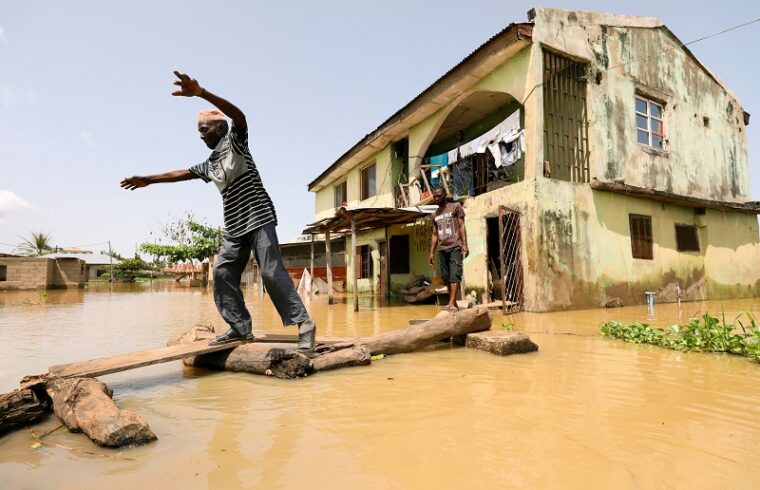 flooding in nigeria caused the deaths of over 300 people