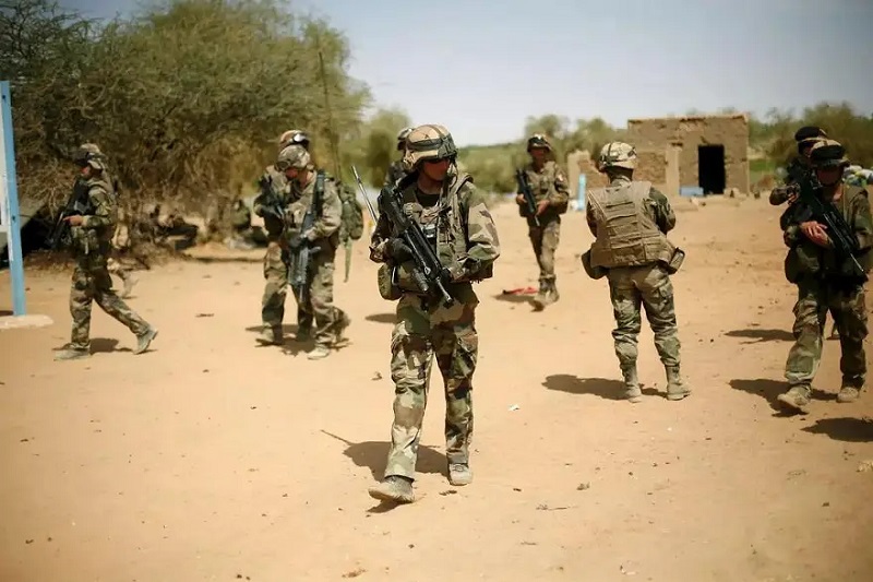 mali has released three ivorian soldiers, but is still detaining 46