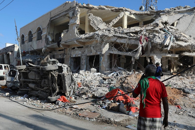 at least 300 were wounded and at least 100 died after the heinous mogadishu car explosions.