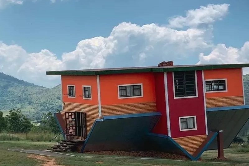 what-is-inside-the-upside-down-house-in-south-africa