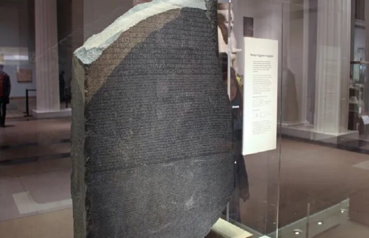 egyptians want the british museum to give back the rosetta stone
