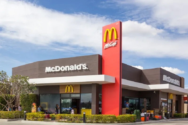 Shocking Mcdonalds Temporarily Closes Us Offices Plans Layoffs