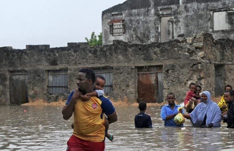 floods in somalia lead to destruction and emigration