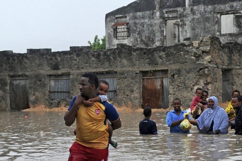 floods in somalia lead to destruction and emigration