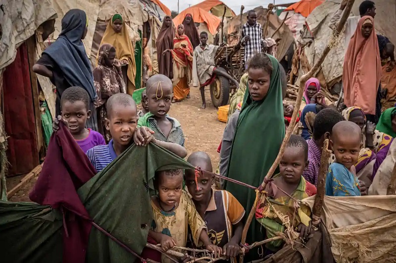 al shabab has placed a roadblock in the city of baidoa in somalia