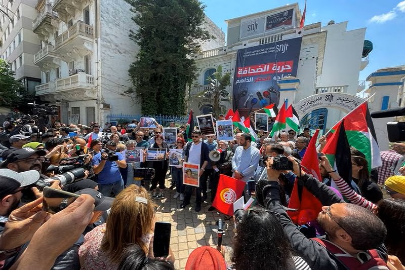 tunisians rally in solidarity with palestinians and demand normalization
