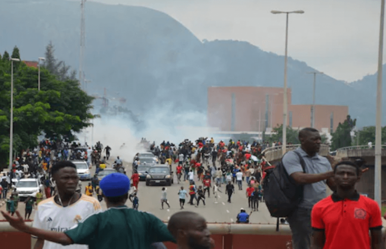 13 nigerian protestors dead in violent mass demonstrations over economic crisis