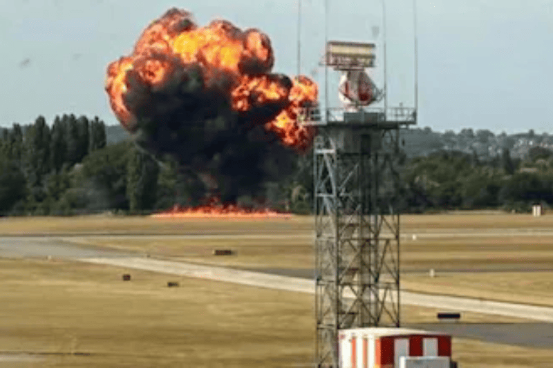 airplane crash southend airport emergency landing turns deadly in fireball incident